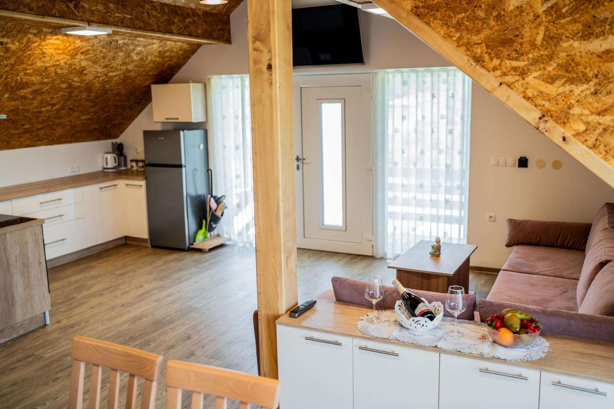 Ribnik Stari Trg Apartment Lesicno Exterior foto
